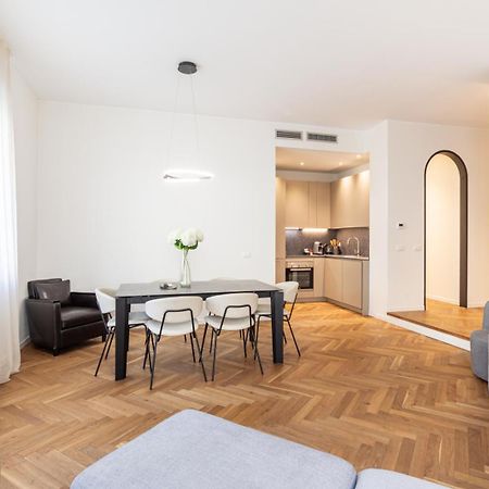 Cool And Big Central Apartment Duomo - White Milan Bagian luar foto