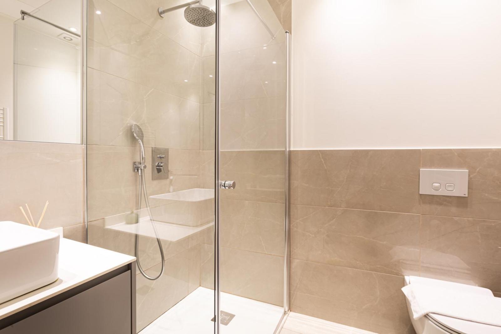 Cool And Big Central Apartment Duomo - White Milan Bagian luar foto